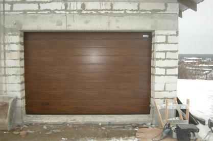 Ворота секційні М-гофр темний дуб.