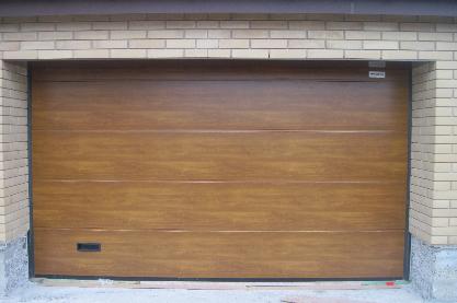 Гаражні автоматичні ворота Алютех. Полотно L-гофра, колір золотий дуб.