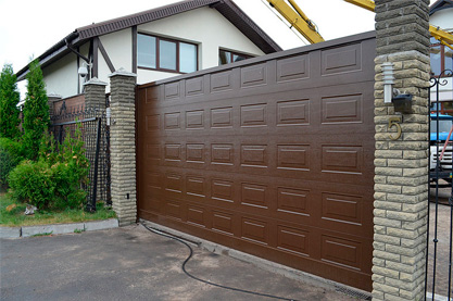 Установка откатных ворот и калитки ALUTECH серии ADS400.