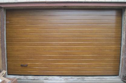 Ворота гаражні в кольорі золотий дуб.