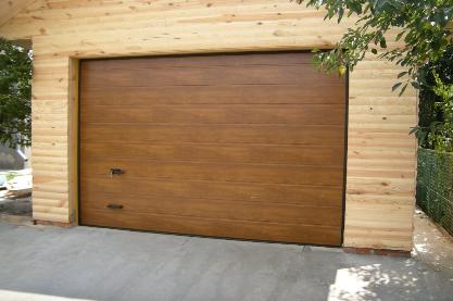 Ворота секційні м-гофр золотий дуб.