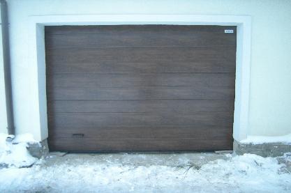 Ворота секційні Classic м-гофр, темний дуб.