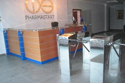 Установка турнікетів TWIX на центральному вході головного офісу компанії "ФАРМА СТАРТ"