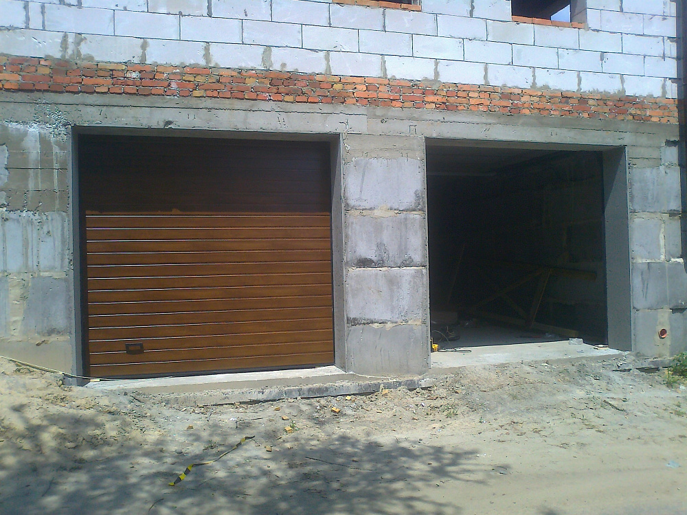 Гаражные автоматические секционные ворота Алютех.