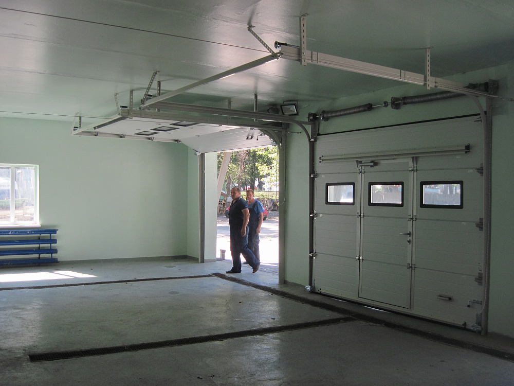 Секционные ворота Classic микроволна c антикоррозиционным покрытием. 