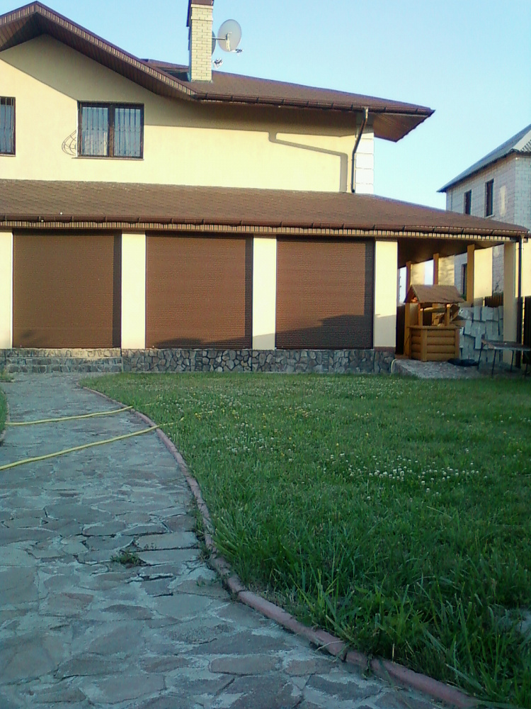 Роллеты с ручным управлением при помощи редуктор корда.