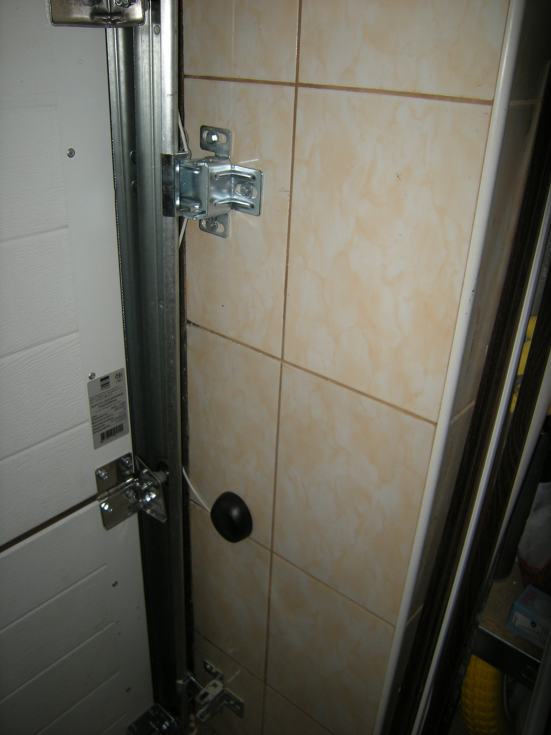 Ворота секционные Алютех со встроенным монтажом и задним расположением вала