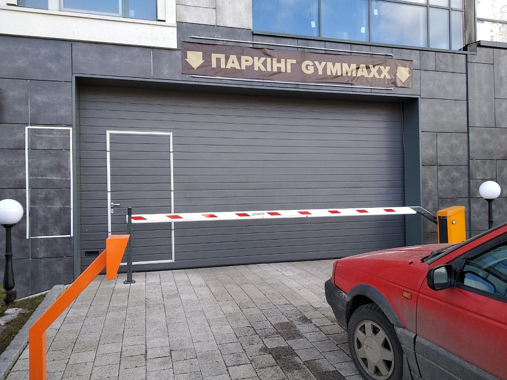 Ворота секційні промислові з хвірткою. ЖК Новопечерські липки Київ.