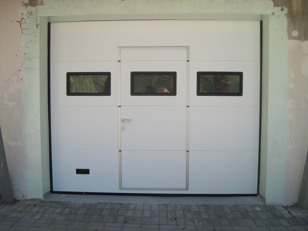 Секционные ворота Classic микроволна c антикоррозиционным покрытием. 