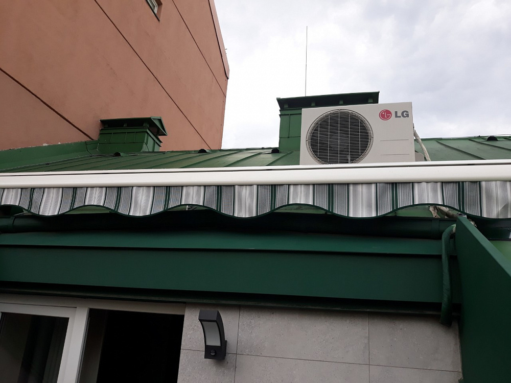 Маркіза касетна преміум SIROCCO. Автоматика Somfy, датчик вібрації.