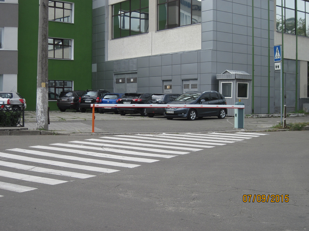 Шлагбаум AN Motors ASB6000. Київ, вул. Смольна 9