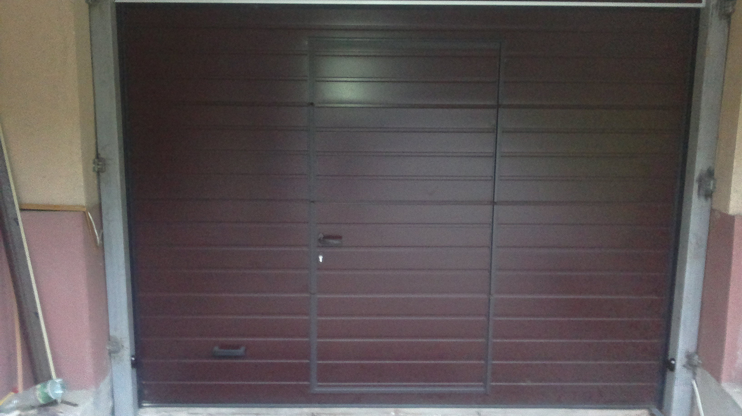 Гаражные автоматические ворота со встроенной калиткой серии Classic.