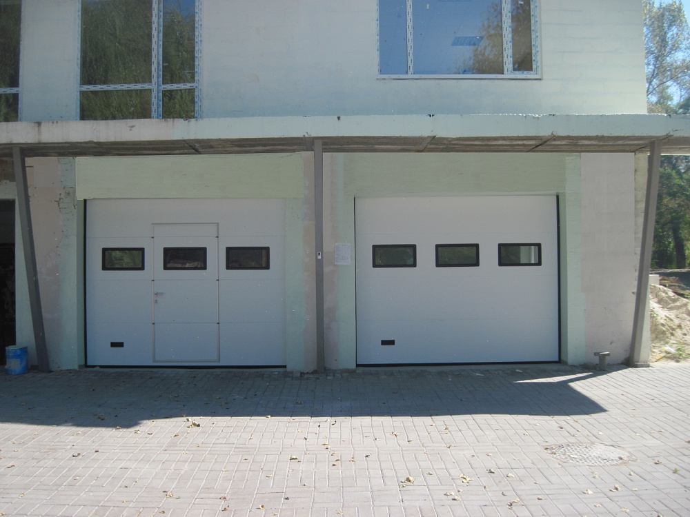 Секционные ворота Classic микроволна c антикоррозиционным покрытием. 