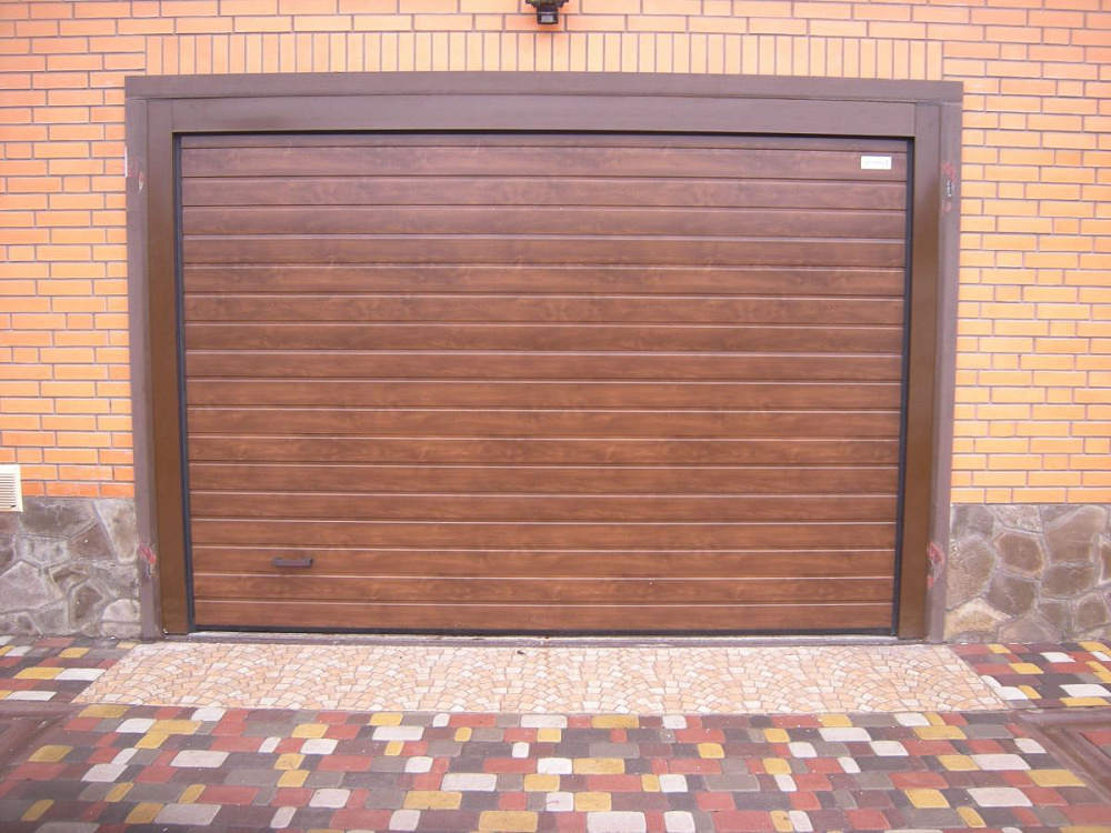 Ворота секционные Алютех со встроенным монтажом и задним расположением вала