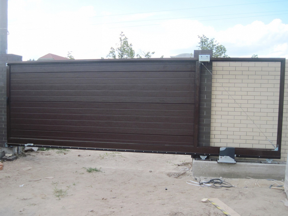 Откатные ворота и калитка серии ADS400 ALUTECH. Город Бровары