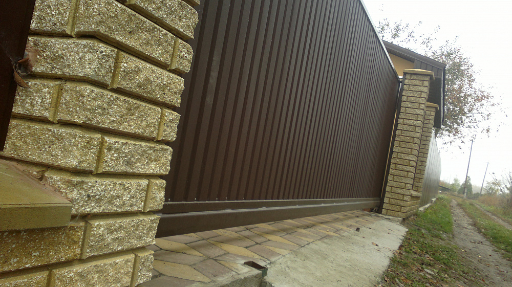 Откатные ворота.Проём 5350х2200 мм. Зашивка профлист. Село Красная Слоботка