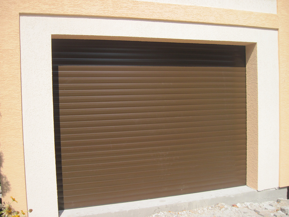 Роллеты гаражные автоматические с механизмом аварийного ручного подъёма.