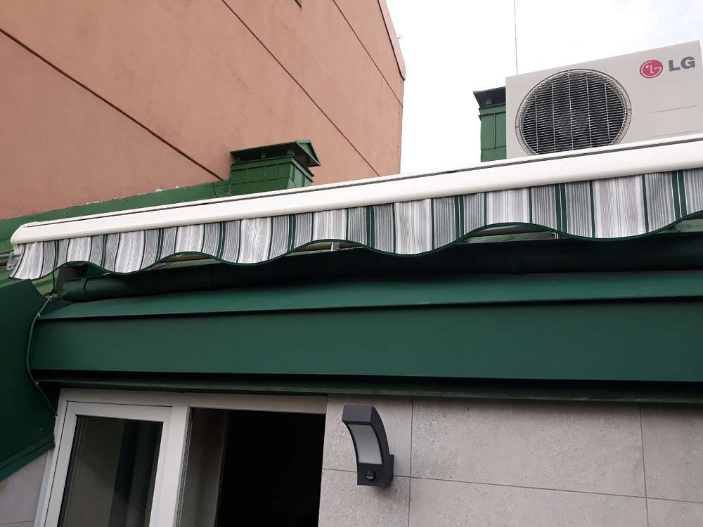 Маркиза  кассетная премиум SIROCCO. Автоматика Somfy,датчик вибрации.