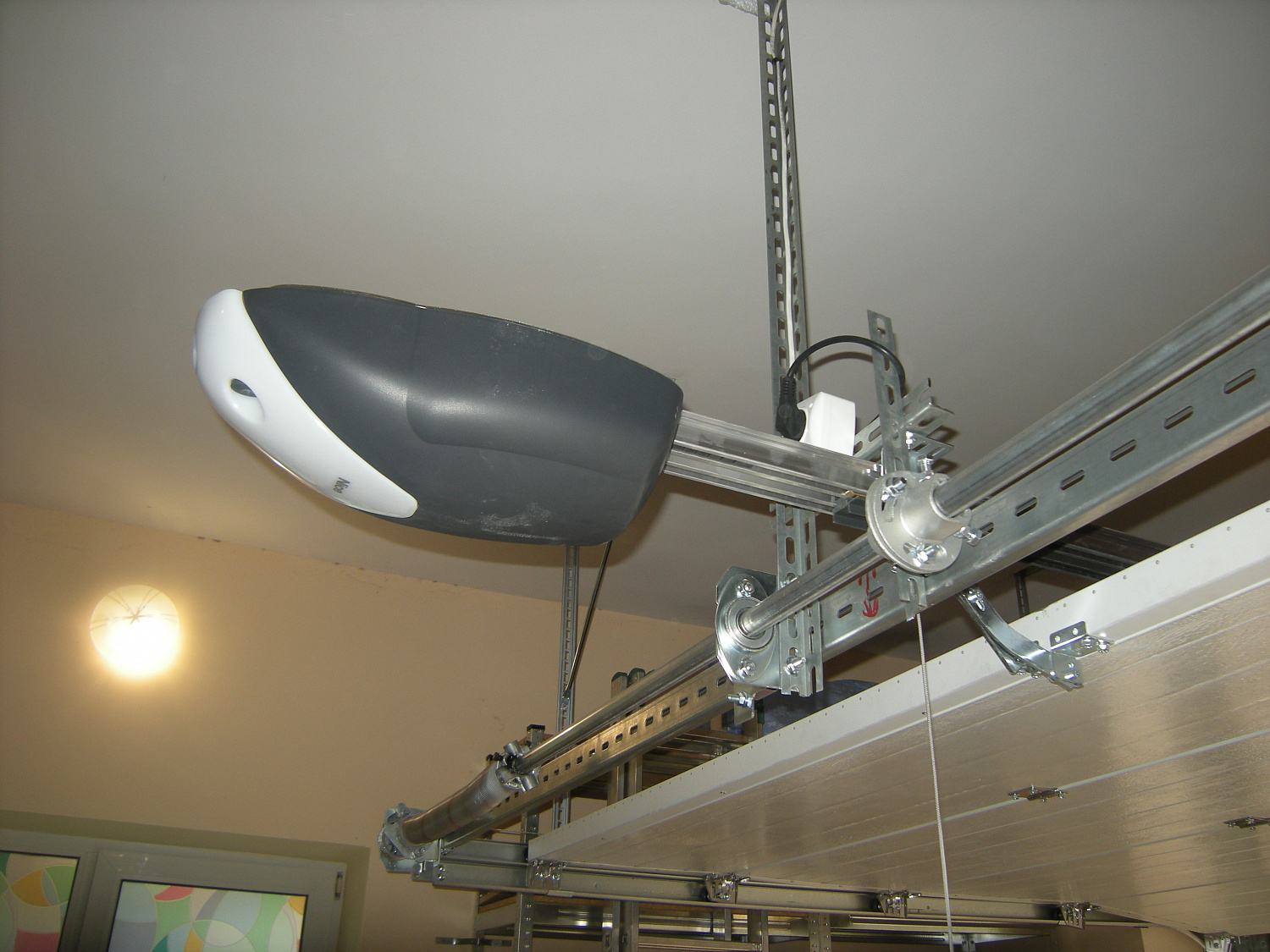 Ворота секционные Алютех со встроенным монтажом и задним расположением вала