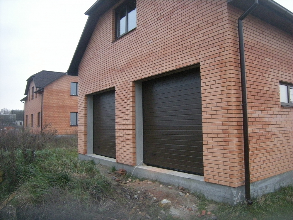 Ворота секционные Алютех. S-гофр RAL 8014