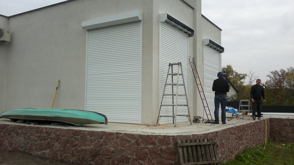 Автоматические роллеты из алюминиевого экструдированного профиля.  