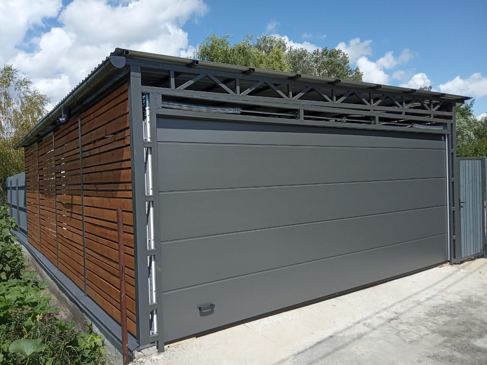 Ворота гаражные секционные в цвете антрацит .