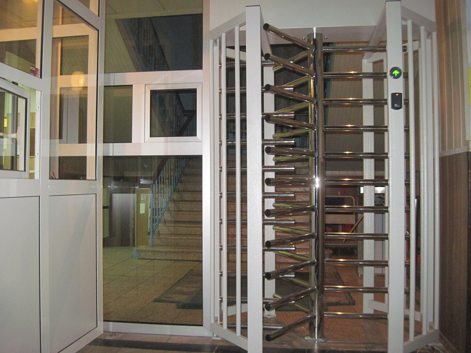 Турникет полноростовой однопроходной.Модель SESAME корпус стальной окрашенный, ротор н/ж полированный.