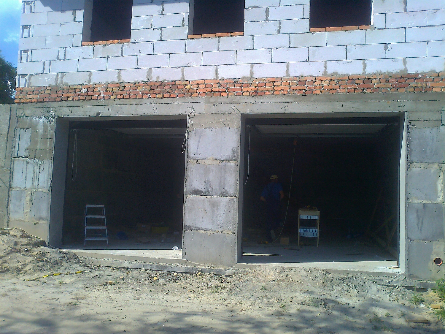 Гаражные автоматические секционные ворота Алютех.