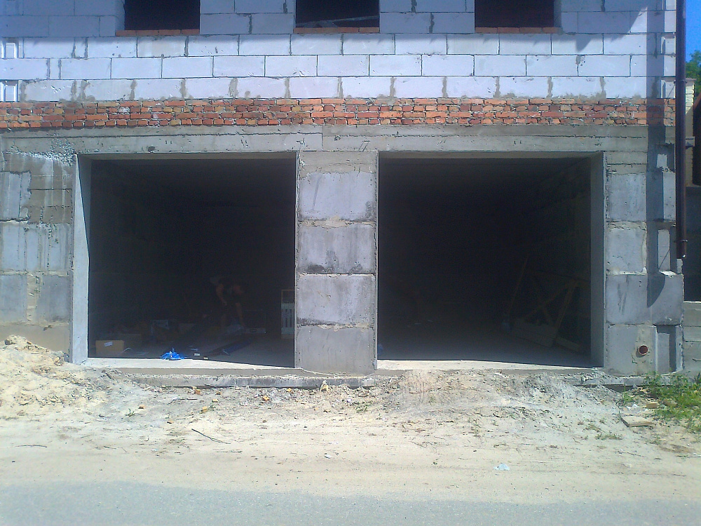 Гаражные автоматические секционные ворота Алютех.