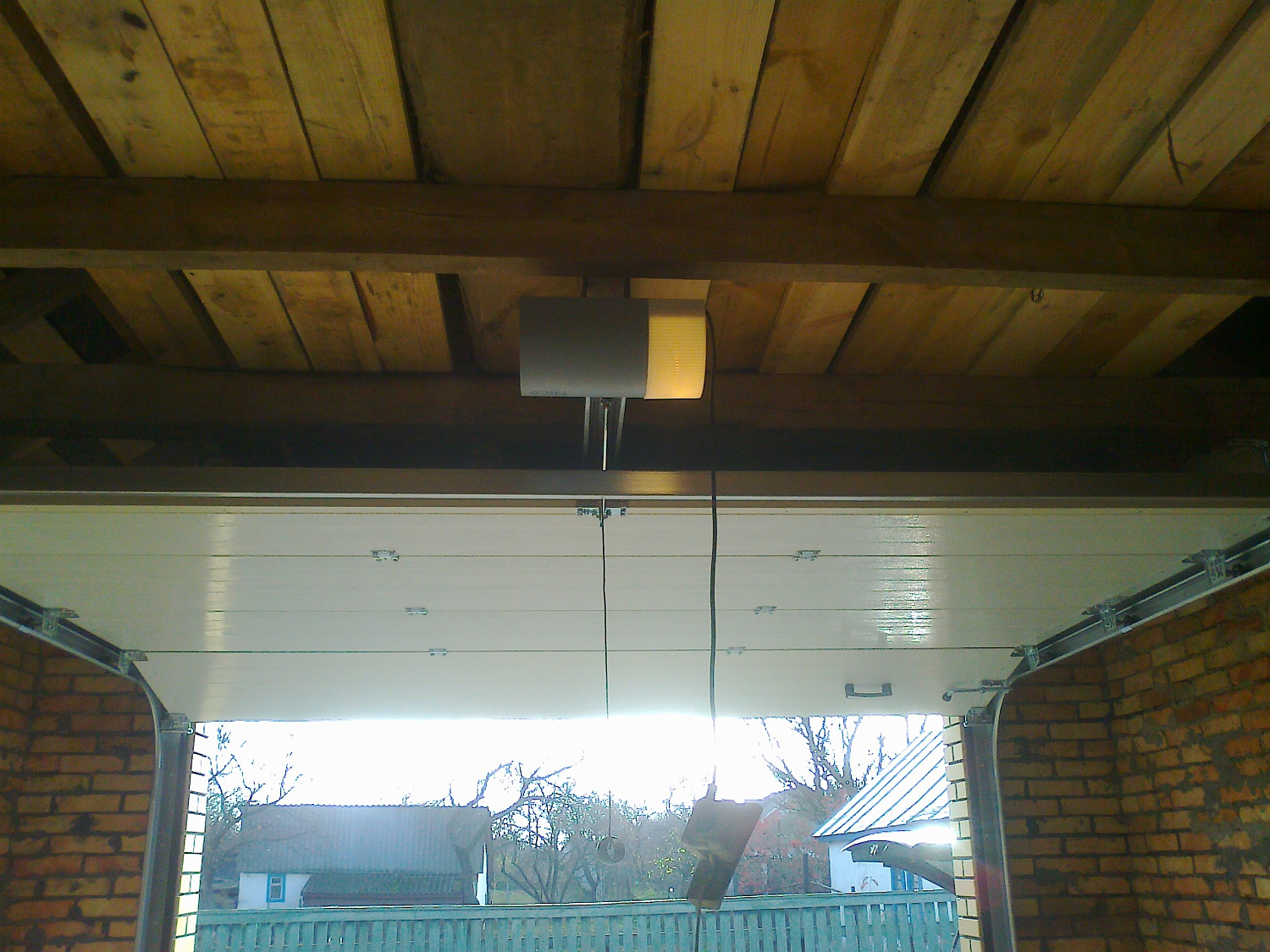 Гаражні автоматичні ворота Алютех. Колір Золотий дуб, S-гофр.