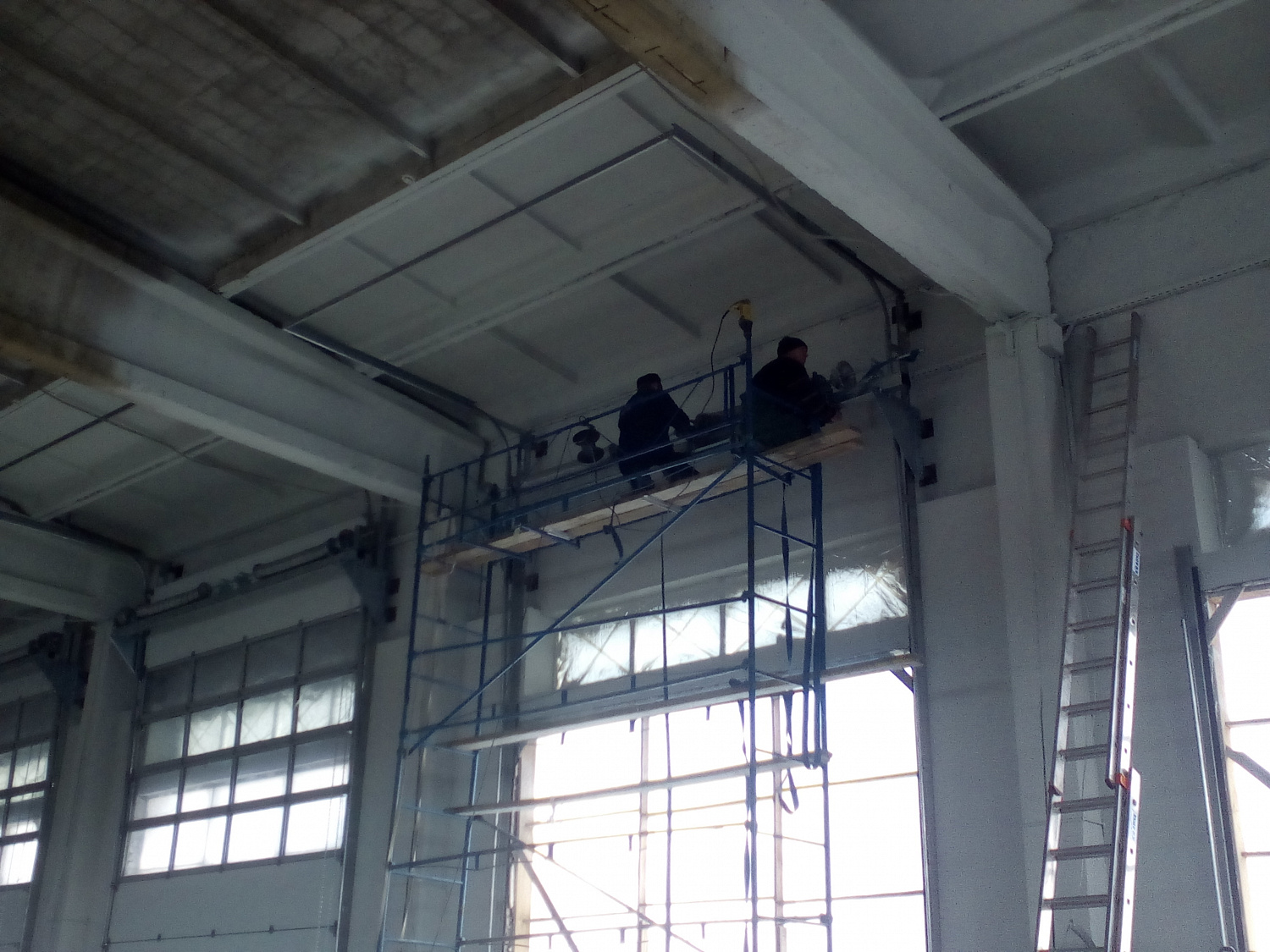 Промышленные секционные ворота Alu Therm