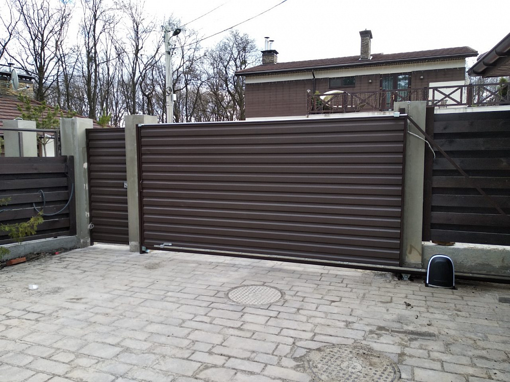 Автоматика Алютех для відкатних воріт.