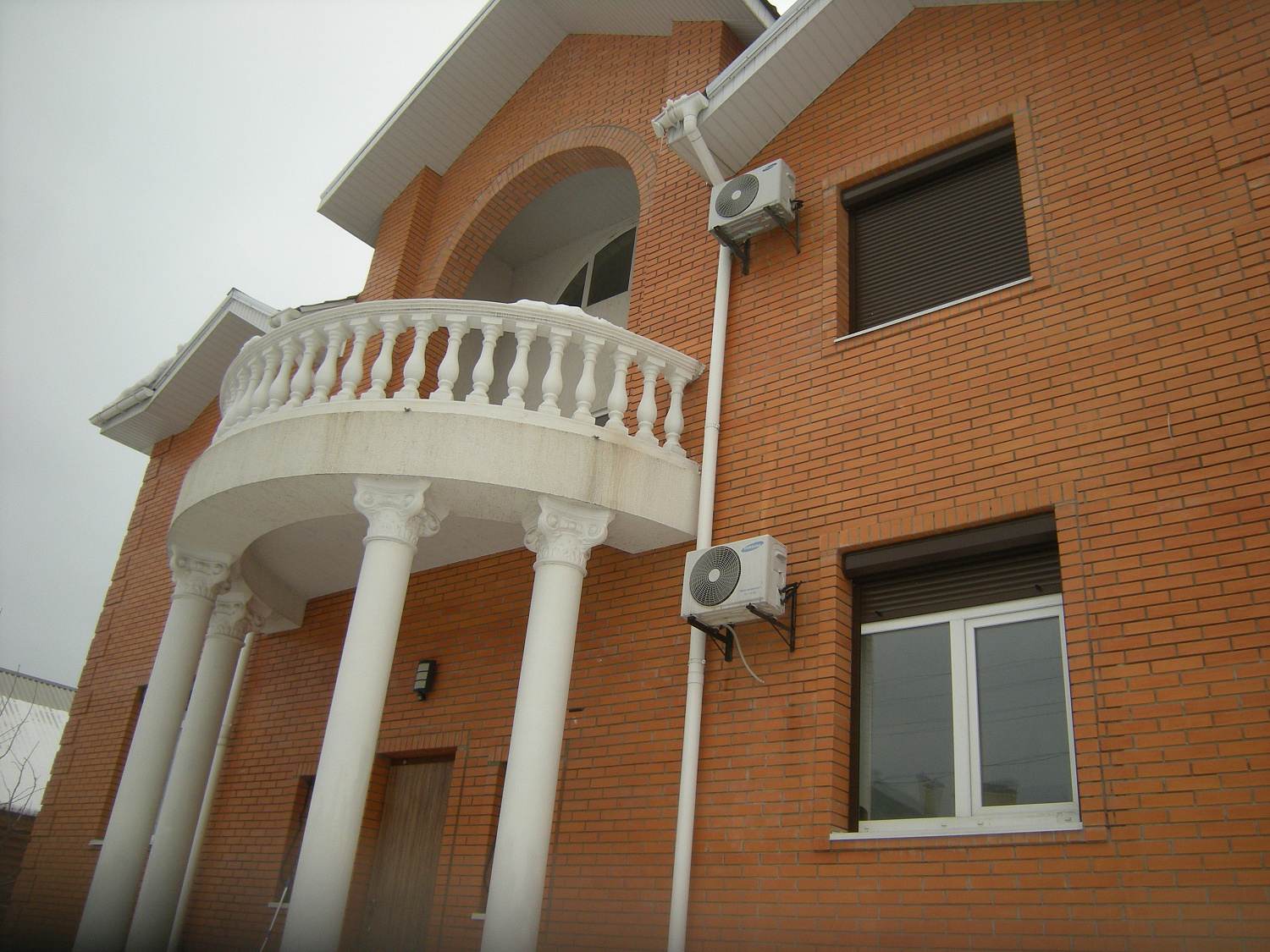 Защитные роллеты на окна. Гатное