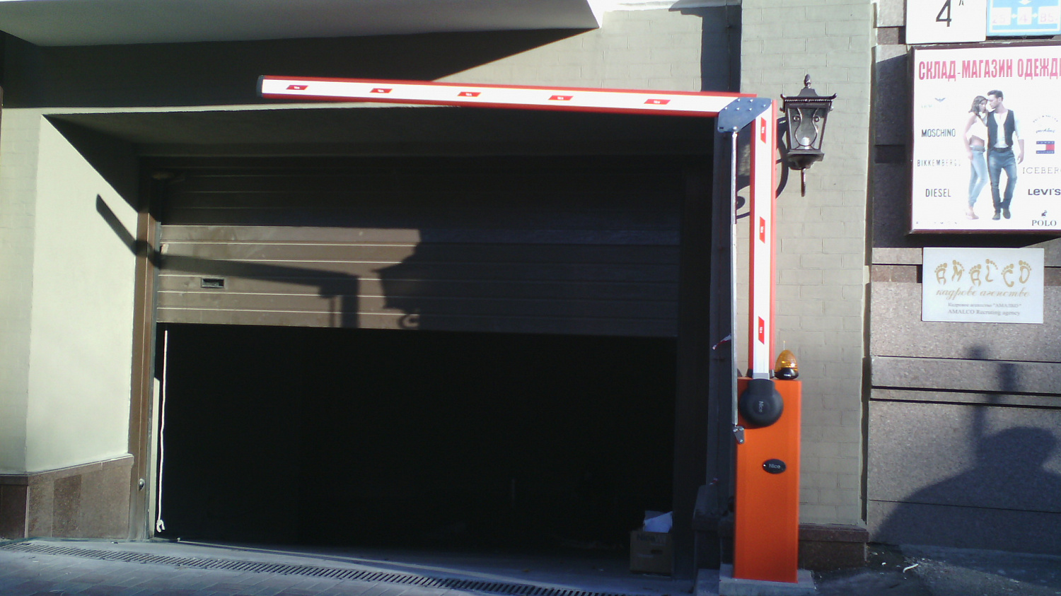 Шлагбаум Wil4 c зламом стріли.