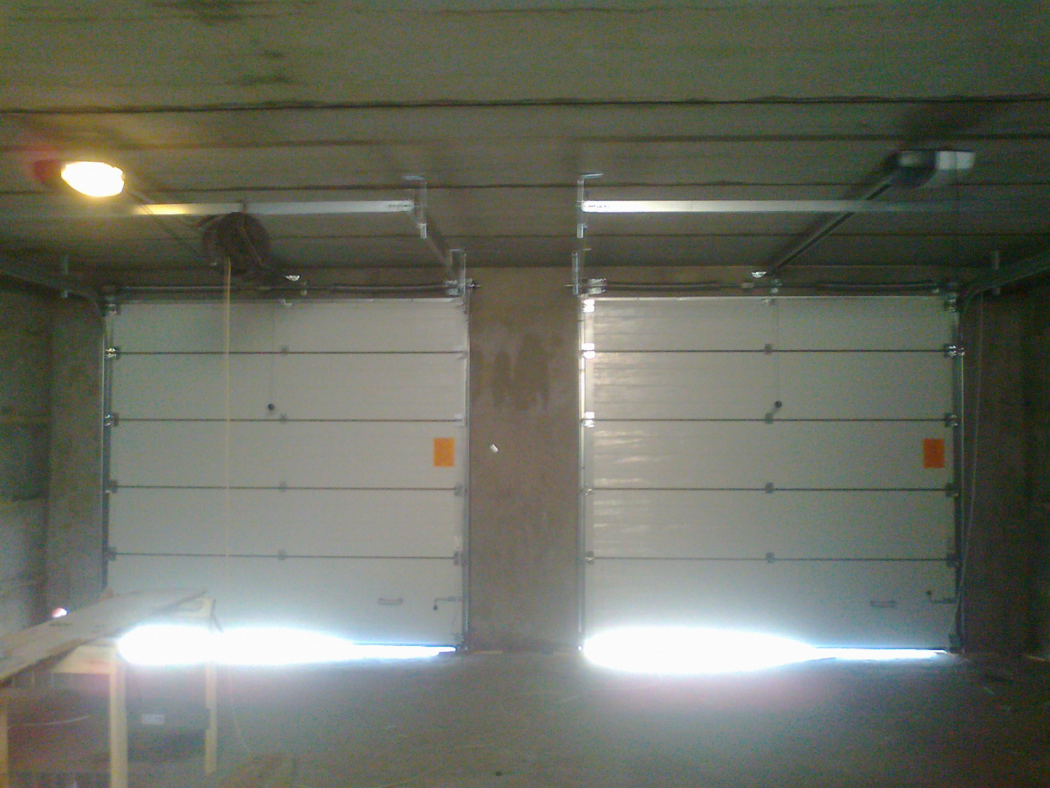 Гаражные автоматические секционные ворота Алютех.