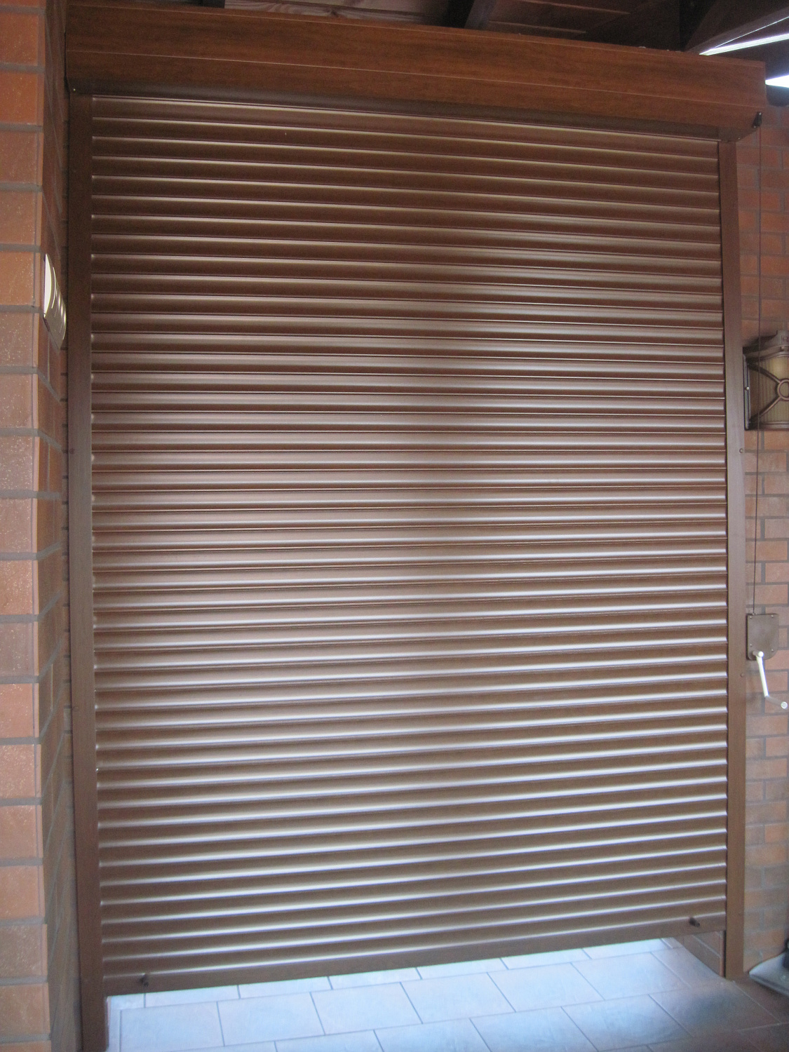 Ролети колір золотий дуб, управління укладальник для шнура редукторний.