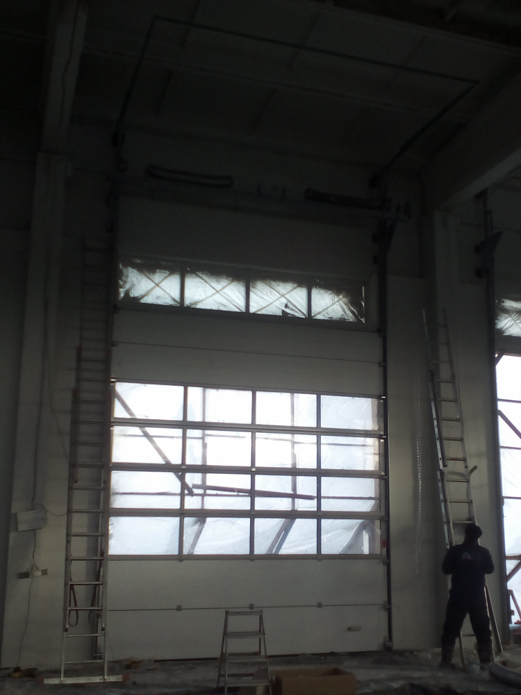 Промышленные секционные ворота Alu Therm