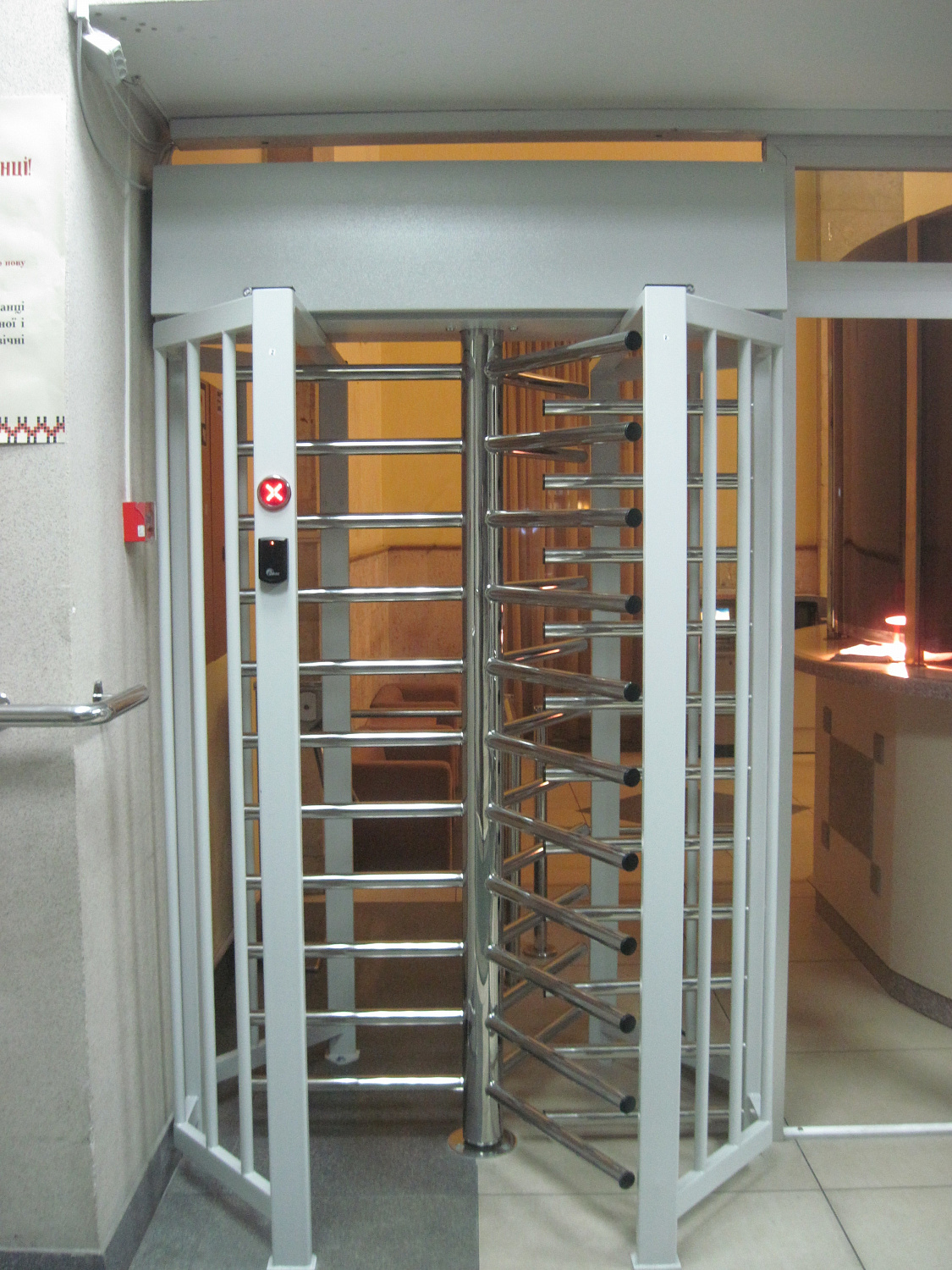 Турникет полноростовой однопроходной.Модель SESAME корпус стальной окрашенный, ротор н/ж полированный.