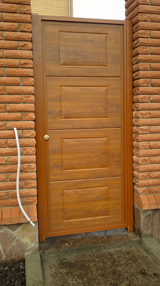 Ворота відкатні автоматичні, плюс хвіртка, заповнення сендвіч панелі фільонка золотий дуб.