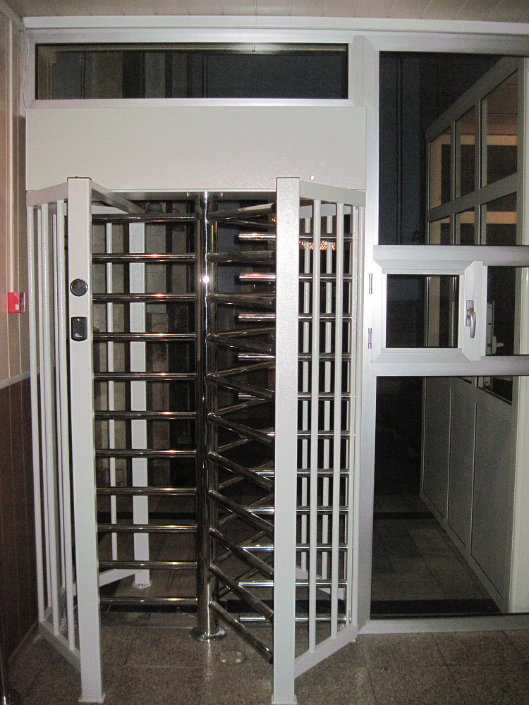 Турникет полноростовой однопроходной.Модель SESAME корпус стальной окрашенный, ротор н/ж полированный.