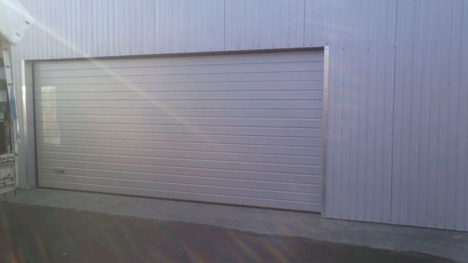 Гаражные ворота серии Classic, панель S-гофр, цвет металлик.