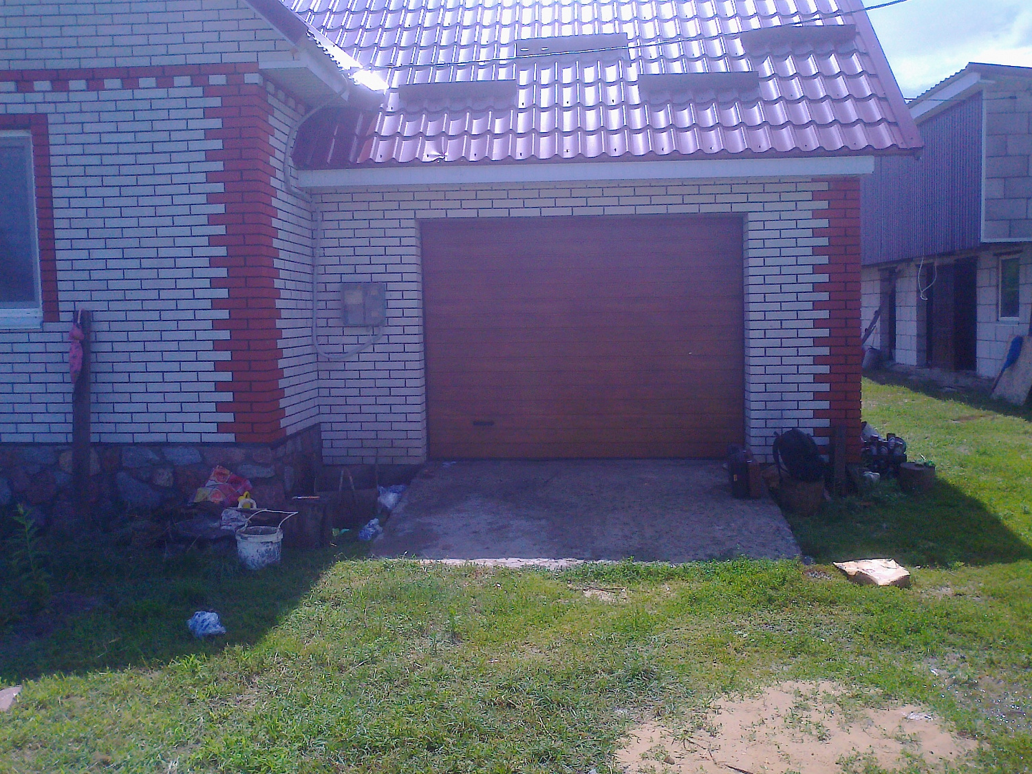 Ворота гаражные Алютех с пружиной растяжения. Цвет золотой дуб, панель S-гофр.