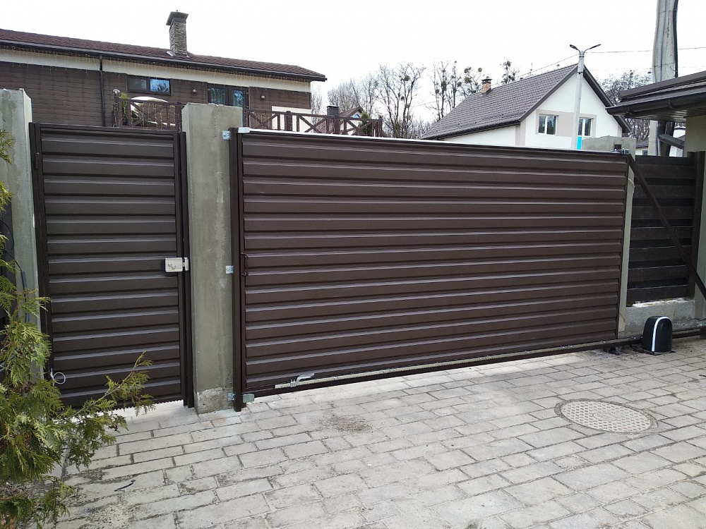 Ворота откатные автоматические с автоматикой Алютех.