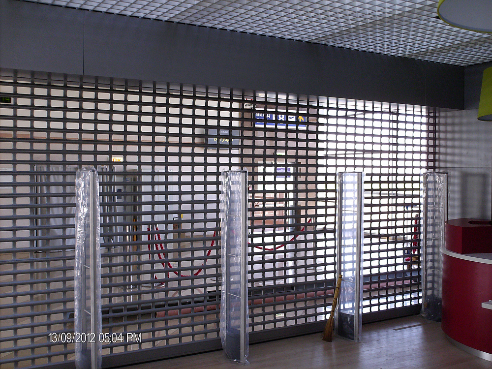 Алюминиевые роллетные решетки, в аэропорту Борисполь терминал F.