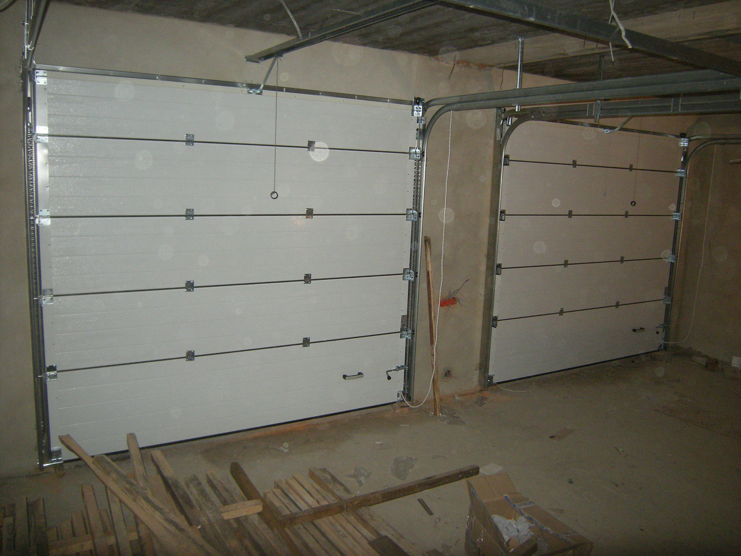 Ворота секционные Алютех. S-гофр RAL 8014