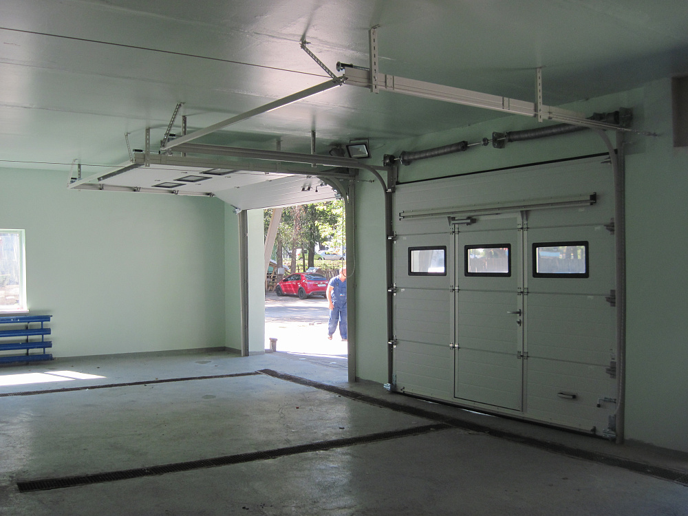 Секционные ворота Classic микроволна c антикоррозиционным покрытием. 