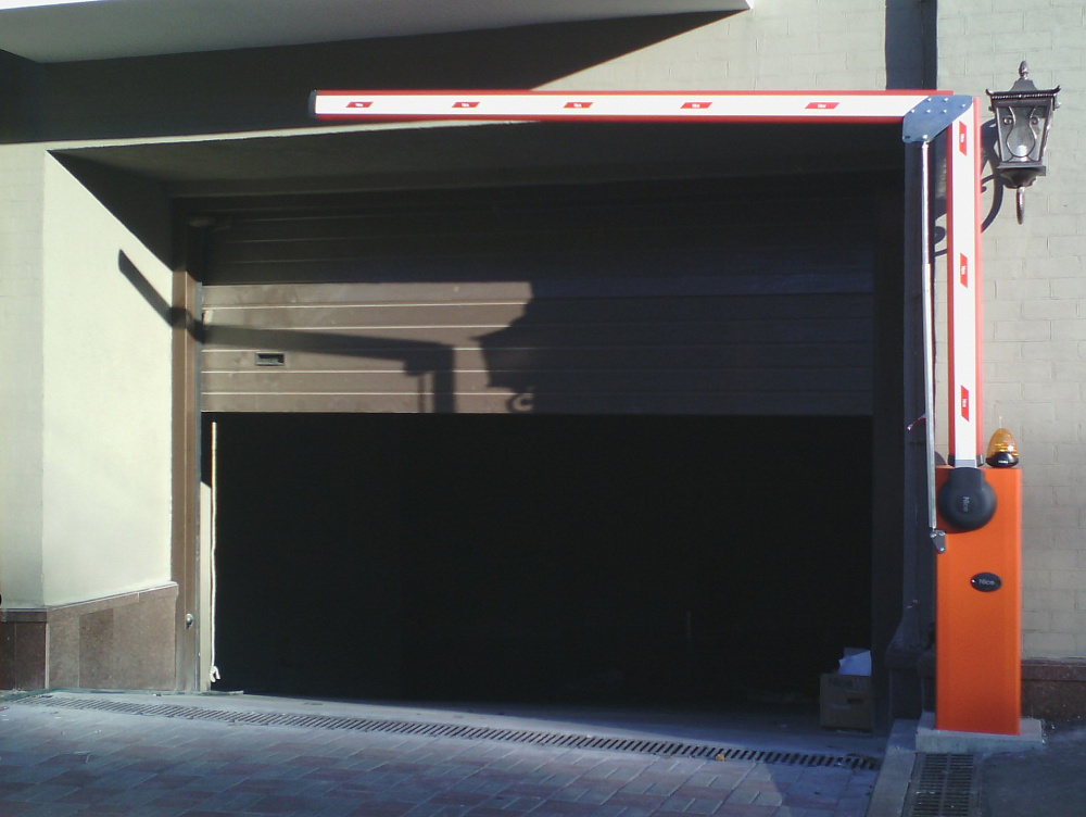 Шлагбаум Wil4 c зламом стріли.