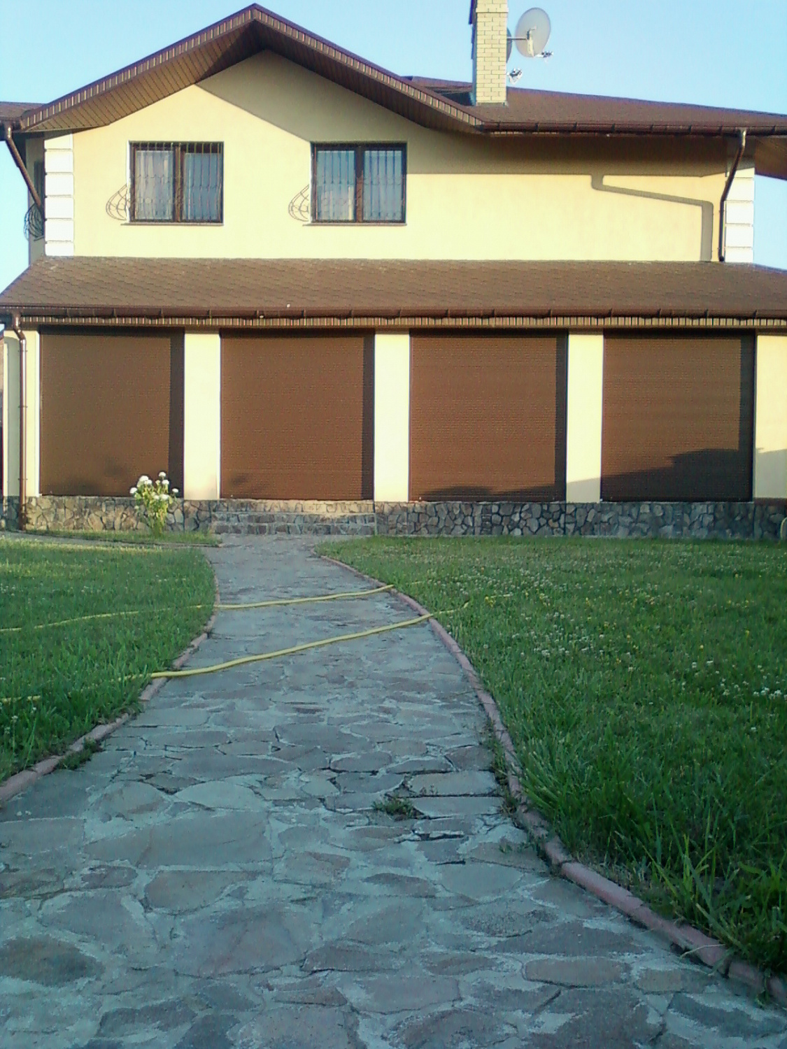 Роллеты с ручным управлением при помощи редуктор корда.