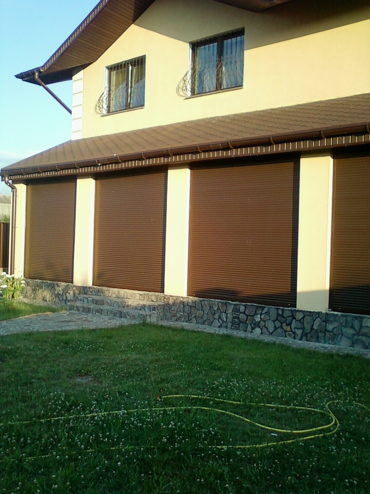 Роллеты с ручным управлением при помощи редуктор корда.