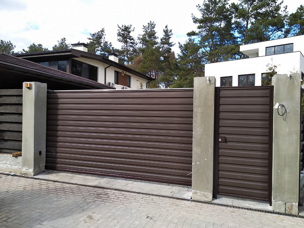 Ворота откатные автоматические с автоматикой Алютех.